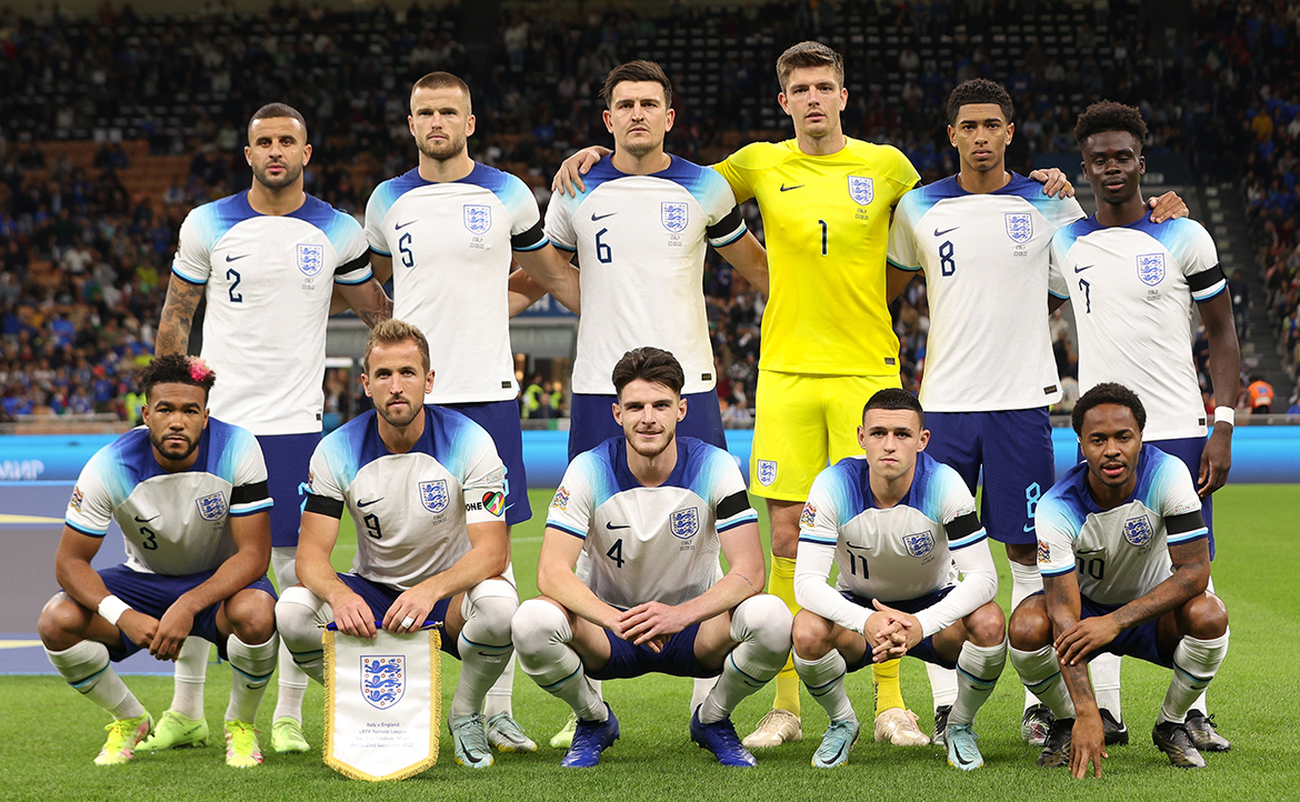 阿诺德受伤影响皇马阵容，巴尔韦德需客串右后卫，球迷呼吁调整阵型。